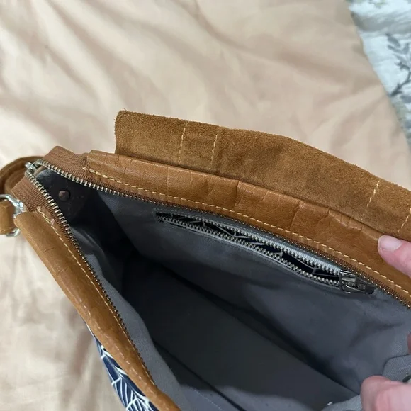 Better Life Bags Leather and Blue Women's Crossbody Bag - Picture 3 of 5